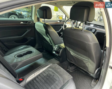 Білий Фольксваген Пассат, об'ємом двигуна 1.8 л та пробігом 170 тис. км за 15500 $, фото 10 на Automoto.ua