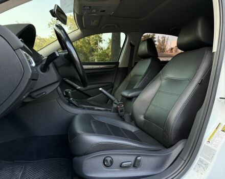 Белый Фольксваген Пассат, объемом двигателя 1.8 л и пробегом 204 тыс. км за 11700 $, фото 12 на Automoto.ua