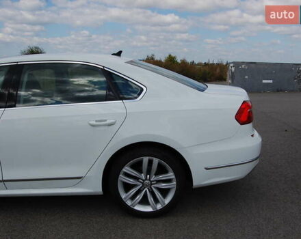 Белый Фольксваген Пассат, объемом двигателя 1.8 л и пробегом 123 тыс. км за 16000 $, фото 17 на Automoto.ua