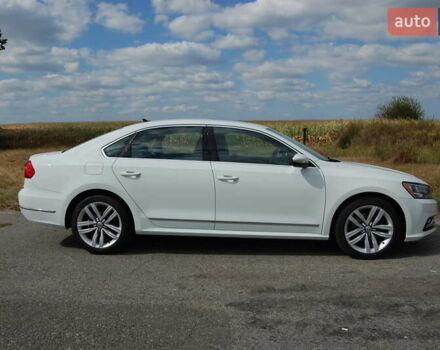 Белый Фольксваген Пассат, объемом двигателя 1.8 л и пробегом 123 тыс. км за 16000 $, фото 6 на Automoto.ua