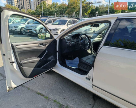 Белый Фольксваген Пассат, объемом двигателя 2 л и пробегом 232 тыс. км за 10990 $, фото 12 на Automoto.ua