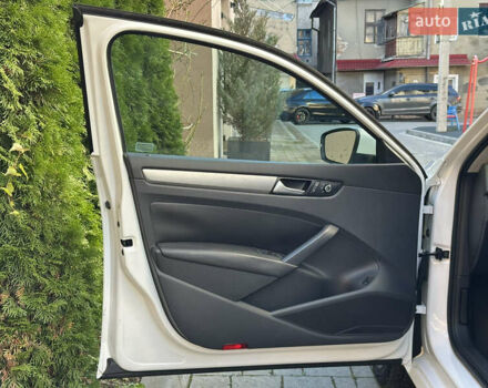 Білий Фольксваген Пассат, об'ємом двигуна 1.97 л та пробігом 200 тис. км за 11500 $, фото 10 на Automoto.ua