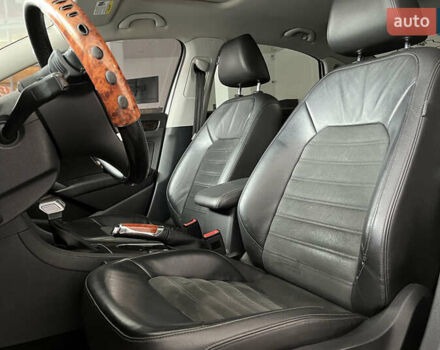 Білий Фольксваген Пассат, об'ємом двигуна 3.6 л та пробігом 124 тис. км за 11000 $, фото 12 на Automoto.ua