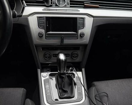 Белый Фольксваген Пассат, объемом двигателя 1.8 л и пробегом 142 тыс. км за 16690 $, фото 26 на Automoto.ua