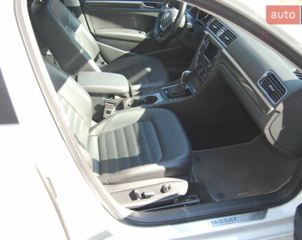 Белый Фольксваген Пассат, объемом двигателя 1.8 л и пробегом 123 тыс. км за 16000 $, фото 99 на Automoto.ua