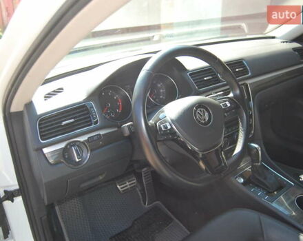 Белый Фольксваген Пассат, объемом двигателя 1.8 л и пробегом 123 тыс. км за 16000 $, фото 51 на Automoto.ua