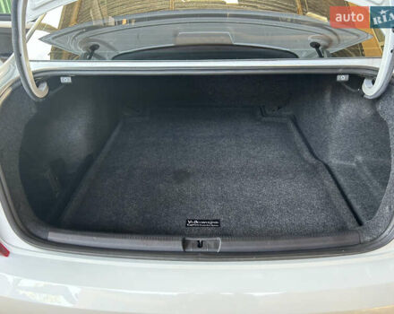 Белый Фольксваген Пассат, объемом двигателя 1.8 л и пробегом 165 тыс. км за 12800 $, фото 10 на Automoto.ua