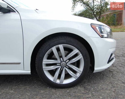 Белый Фольксваген Пассат, объемом двигателя 1.8 л и пробегом 123 тыс. км за 16000 $, фото 14 на Automoto.ua