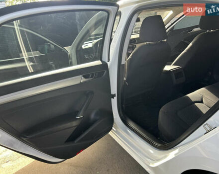 Белый Фольксваген Пассат, объемом двигателя 1.8 л и пробегом 165 тыс. км за 12800 $, фото 14 на Automoto.ua