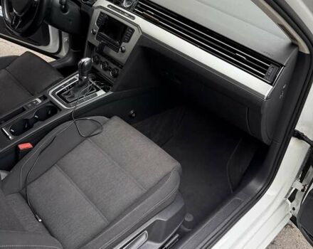 Белый Фольксваген Пассат, объемом двигателя 1.8 л и пробегом 142 тыс. км за 16690 $, фото 16 на Automoto.ua