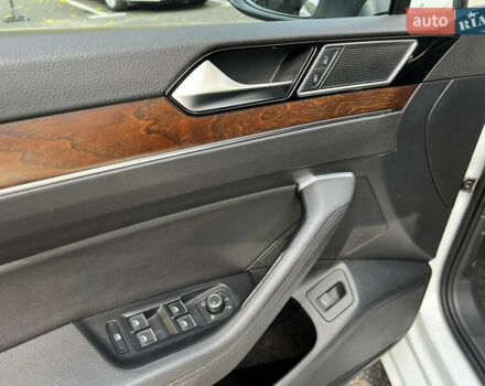 Білий Фольксваген Пассат, об'ємом двигуна 1.8 л та пробігом 170 тис. км за 15500 $, фото 6 на Automoto.ua