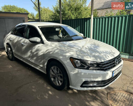 Белый Фольксваген Пассат, объемом двигателя 1.8 л и пробегом 165 тыс. км за 12800 $, фото 2 на Automoto.ua