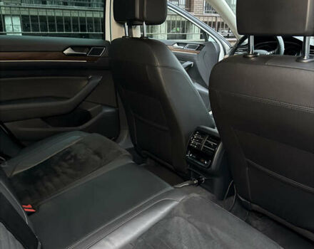 Белый Фольксваген Пассат, объемом двигателя 1.8 л и пробегом 130 тыс. км за 16900 $, фото 25 на Automoto.ua