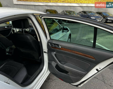 Білий Фольксваген Пассат, об'ємом двигуна 1.8 л та пробігом 170 тис. км за 15500 $, фото 12 на Automoto.ua