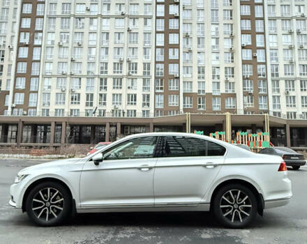 Белый Фольксваген Пассат, объемом двигателя 1.8 л и пробегом 130 тыс. км за 16900 $, фото 7 на Automoto.ua