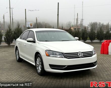 Белый Фольксваген Пассат, объемом двигателя 1.8 л и пробегом 150 тыс. км за 12000 $, фото 1 на Automoto.ua