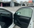 Белый Фольксваген Пассат, объемом двигателя 1.8 л и пробегом 187 тыс. км за 9800 $, фото 13 на Automoto.ua