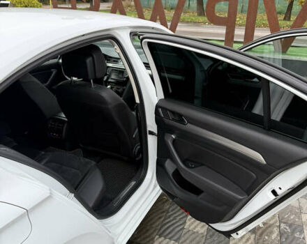 Белый Фольксваген Пассат, объемом двигателя 1.97 л и пробегом 219 тыс. км за 19300 $, фото 4 на Automoto.ua