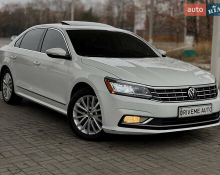 Белый Фольксваген Пассат, объемом двигателя 1.8 л и пробегом 165 тыс. км за 12299 $, фото 2 на Automoto.ua