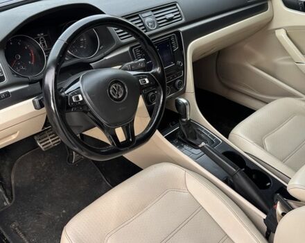 Белый Фольксваген Пассат, объемом двигателя 1.8 л и пробегом 260 тыс. км за 10000 $, фото 9 на Automoto.ua