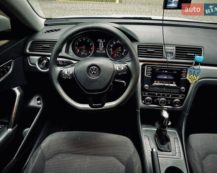 Білий Фольксваген Пассат, об'ємом двигуна 1.8 л та пробігом 214 тис. км за 11700 $, фото 17 на Automoto.ua