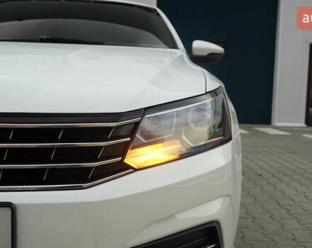 Білий Фольксваген Пассат, об'ємом двигуна 1.8 л та пробігом 204 тис. км за 12000 $, фото 28 на Automoto.ua