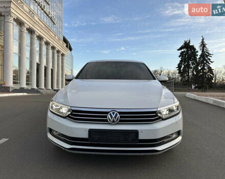 Фольксваген Пассат 2016 в Одессе на Automoto.ua Белый Фольксваген Пассат, объемом двигателя 1.4 л и пробегом 235 тыс. км за 17500 $, фото 1 на Automoto.ua
