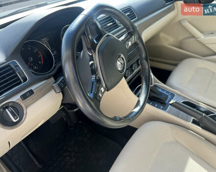 Белый Фольксваген Пассат, объемом двигателя 1.8 л и пробегом 199 тыс. км за 10700 $, фото 13 на Automoto.ua