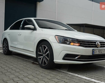 Білий Фольксваген Пассат, об'ємом двигуна 1.8 л та пробігом 204 тис. км за 12000 $, фото 2 на Automoto.ua