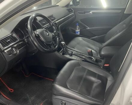 Белый Фольксваген Пассат, объемом двигателя 1.8 л и пробегом 207 тыс. км за 12500 $, фото 4 на Automoto.ua