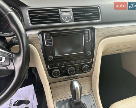 Белый Фольксваген Пассат, объемом двигателя 0 л и пробегом 247 тыс. км за 8300 $, фото 7 на Automoto.ua