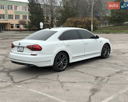 Белый Фольксваген Пассат, объемом двигателя 1.8 л и пробегом 193 тыс. км за 11500 $, фото 4 на Automoto.ua