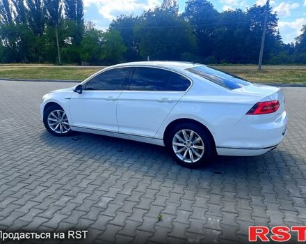 Белый Фольксваген Пассат, объемом двигателя 2 л и пробегом 301 тыс. км за 18500 $, фото 1 на Automoto.ua