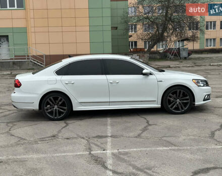 Белый Фольксваген Пассат, объемом двигателя 1.8 л и пробегом 193 тыс. км за 11500 $, фото 3 на Automoto.ua