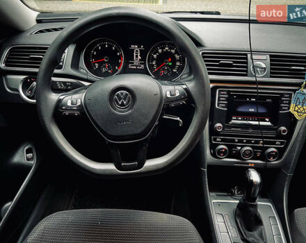 Білий Фольксваген Пассат, об'ємом двигуна 1.8 л та пробігом 214 тис. км за 11700 $, фото 13 на Automoto.ua