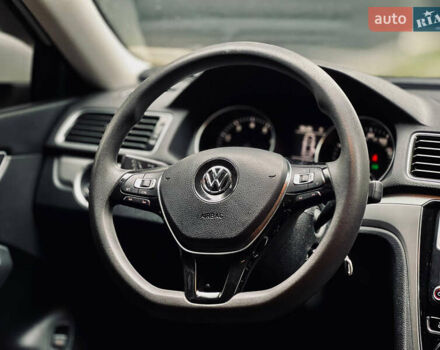 Білий Фольксваген Пассат, об'ємом двигуна 1.8 л та пробігом 214 тис. км за 11700 $, фото 21 на Automoto.ua