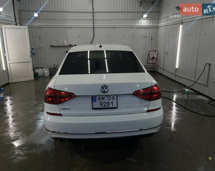 Белый Фольксваген Пассат, объемом двигателя 1.8 л и пробегом 238 тыс. км за 12500 $, фото 3 на Automoto.ua