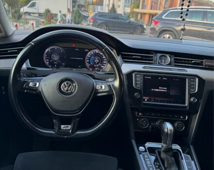 Белый Фольксваген Пассат, объемом двигателя 2 л и пробегом 241 тыс. км за 16800 $, фото 7 на Automoto.ua