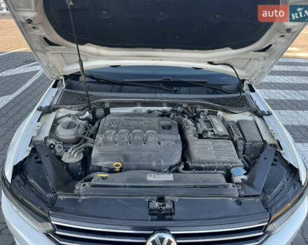 Белый Фольксваген Пассат, объемом двигателя 2 л и пробегом 192 тыс. км за 14200 $, фото 12 на Automoto.ua