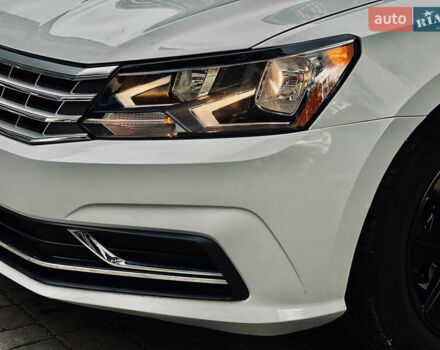 Білий Фольксваген Пассат, об'ємом двигуна 1.8 л та пробігом 214 тис. км за 11700 $, фото 7 на Automoto.ua