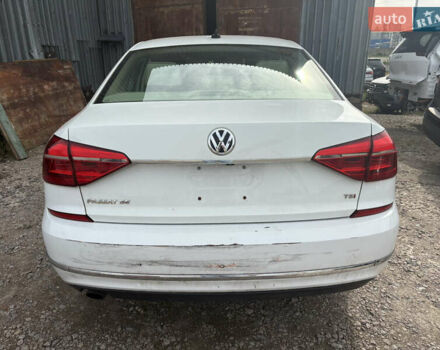 Белый Фольксваген Пассат, объемом двигателя 0 л и пробегом 247 тыс. км за 8300 $, фото 3 на Automoto.ua