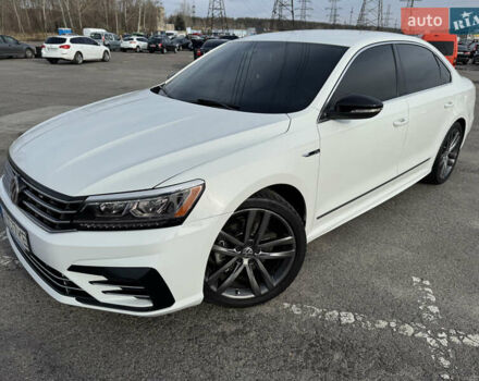 Белый Фольксваген Пассат, объемом двигателя 1.8 л и пробегом 157 тыс. км за 13200 $, фото 1 на Automoto.ua