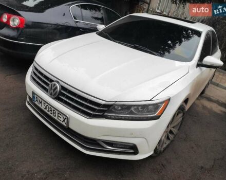 Белый Фольксваген Пассат, объемом двигателя 1.8 л и пробегом 182 тыс. км за 13500 $, фото 5 на Automoto.ua