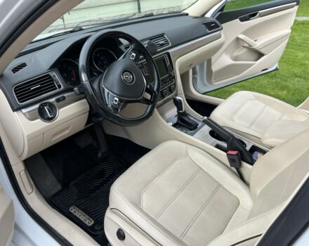 Белый Фольксваген Пассат, объемом двигателя 1.8 л и пробегом 217 тыс. км за 10500 $, фото 5 на Automoto.ua