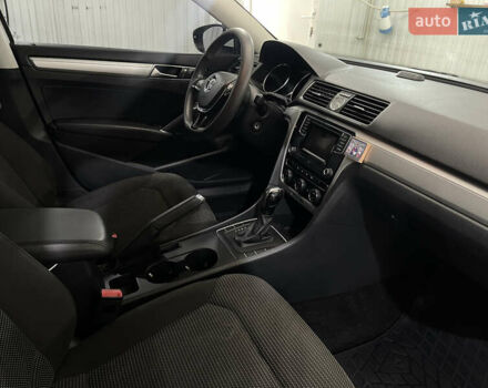 Белый Фольксваген Пассат, объемом двигателя 1.8 л и пробегом 238 тыс. км за 12500 $, фото 6 на Automoto.ua