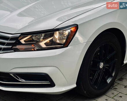 Білий Фольксваген Пассат, об'ємом двигуна 1.8 л та пробігом 214 тис. км за 11700 $, фото 8 на Automoto.ua