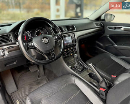 Белый Фольксваген Пассат, объемом двигателя 1.8 л и пробегом 165 тыс. км за 12299 $, фото 9 на Automoto.ua