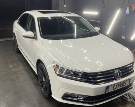 Белый Фольксваген Пассат, объемом двигателя 1.8 л и пробегом 207 тыс. км за 12500 $, фото 1 на Automoto.ua