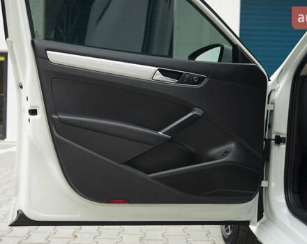 Білий Фольксваген Пассат, об'ємом двигуна 1.8 л та пробігом 204 тис. км за 12000 $, фото 14 на Automoto.ua