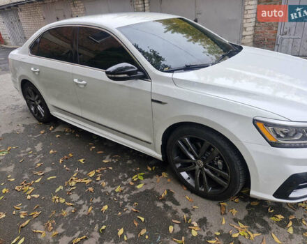 Белый Фольксваген Пассат, объемом двигателя 1.8 л и пробегом 155 тыс. км за 15000 $, фото 2 на Automoto.ua